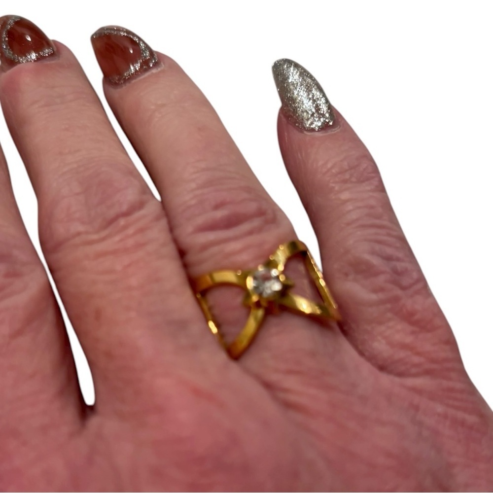 Stainless Steel Bow Ring with Rhinestone. Gold Tone. Nee